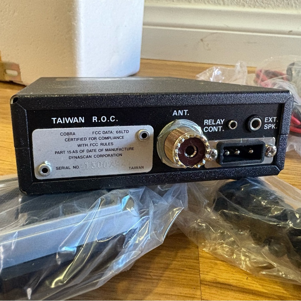 Cobra Remote Hide-Away CB Radio - Picture 6 of 6